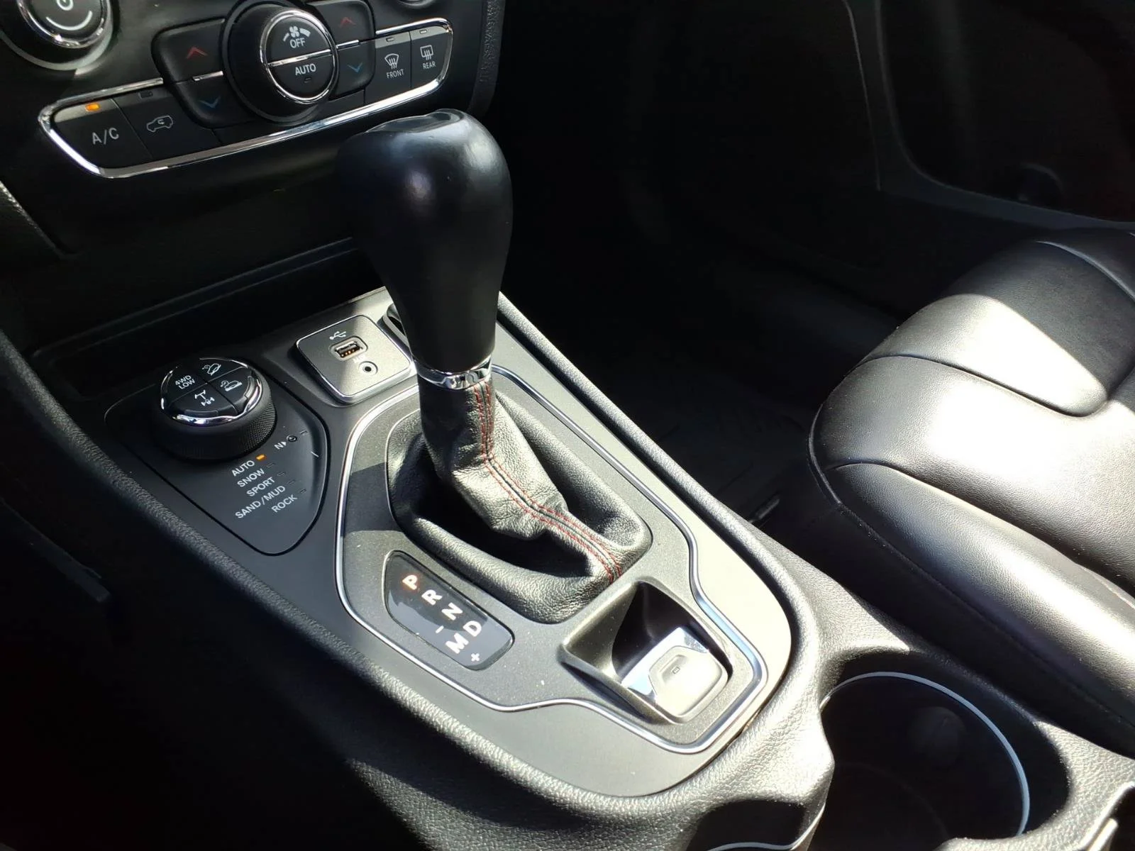 Used 2019 Hydro Blue Pearlcoat Jeep Trailhawk image 23