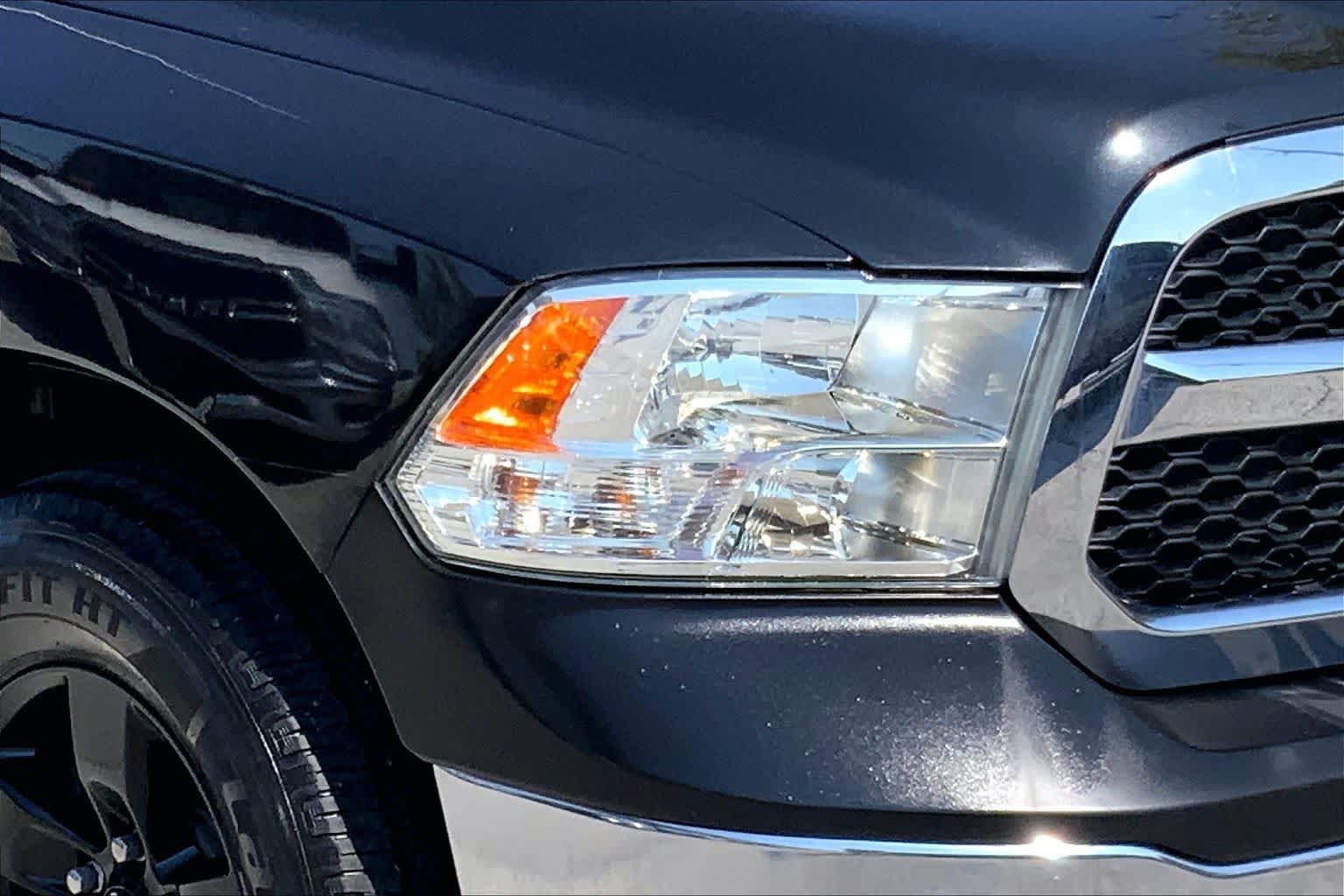 Used 2016 Brilliant Black Crystal Pearlcoat Ram Tradesman image 23