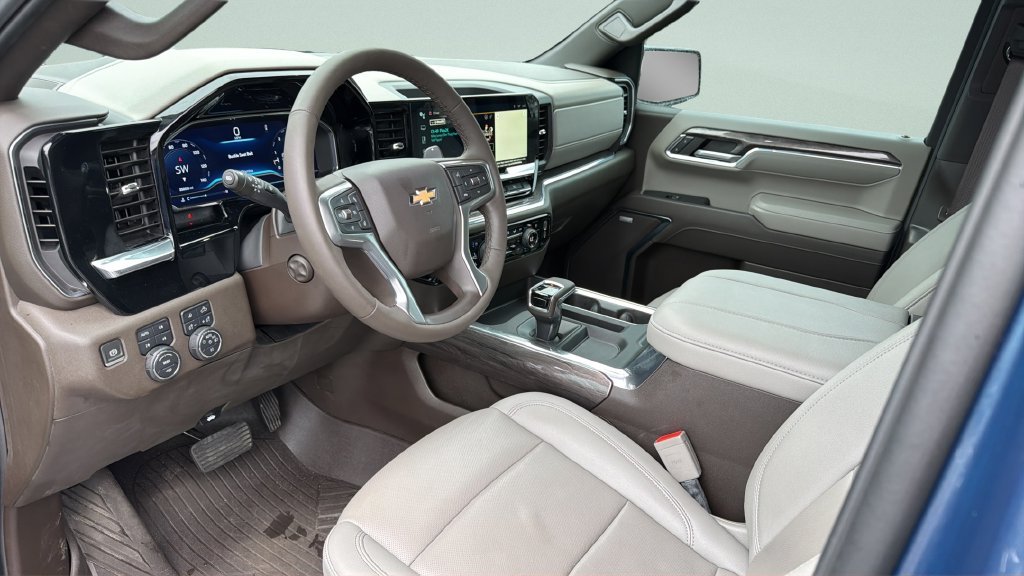 Used 2024 Blue Chevrolet LTZ image 30
