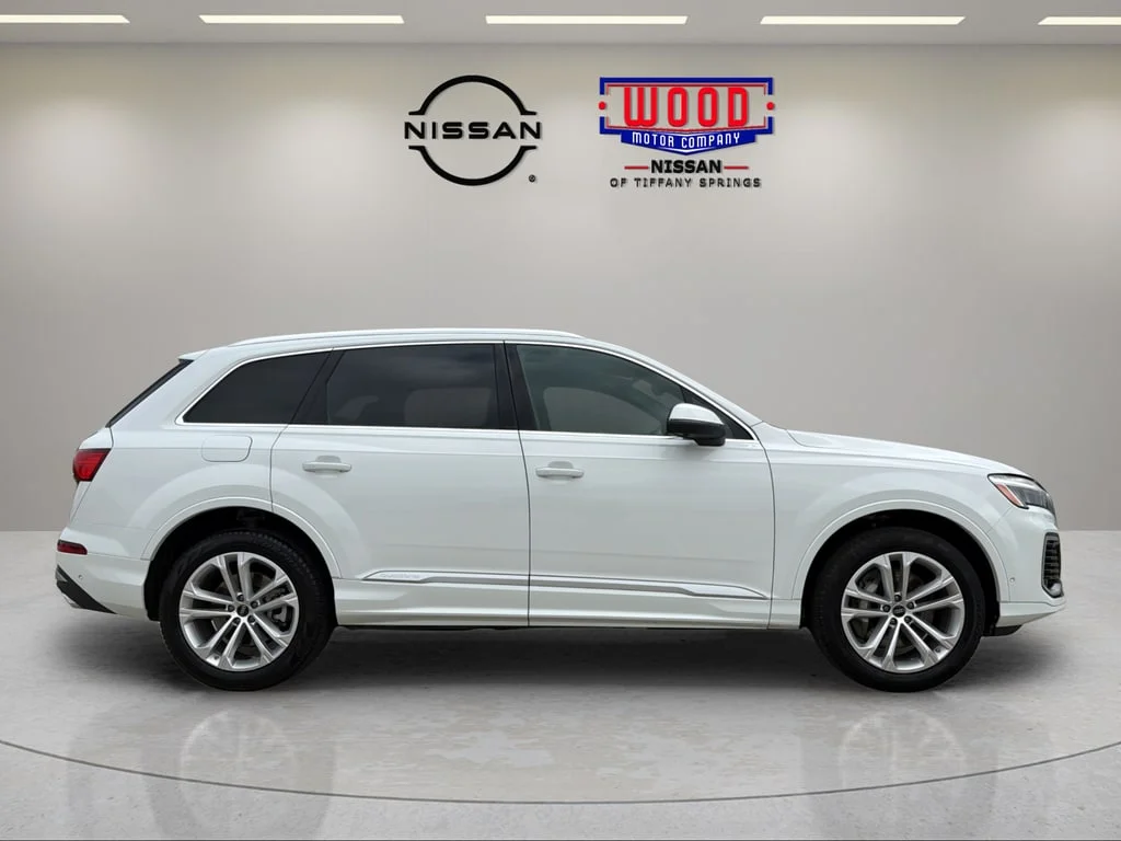 Used 2025 Carrara White Audi 55 Premium image 2