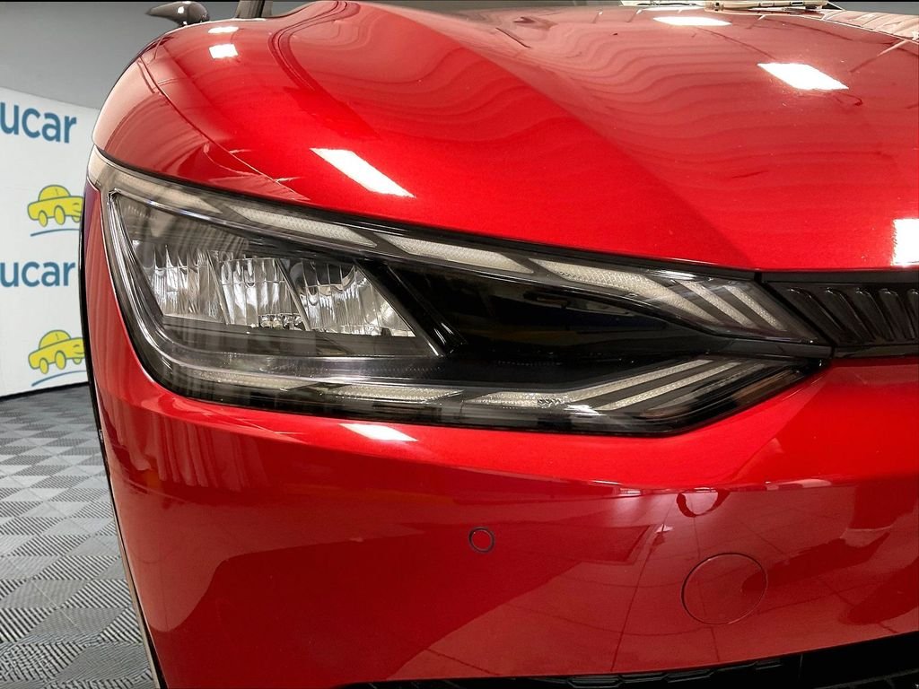 Used 2022 Red Kia Wind image 33