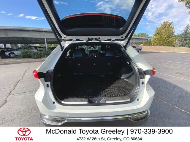 Used 2022 White Toyota XLE image 23