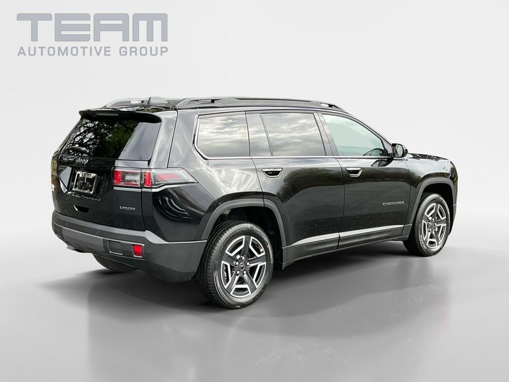 New 2026 Diamond Black Crystal Pearl-Coat Exterior Paint Jeep Laredo image 7