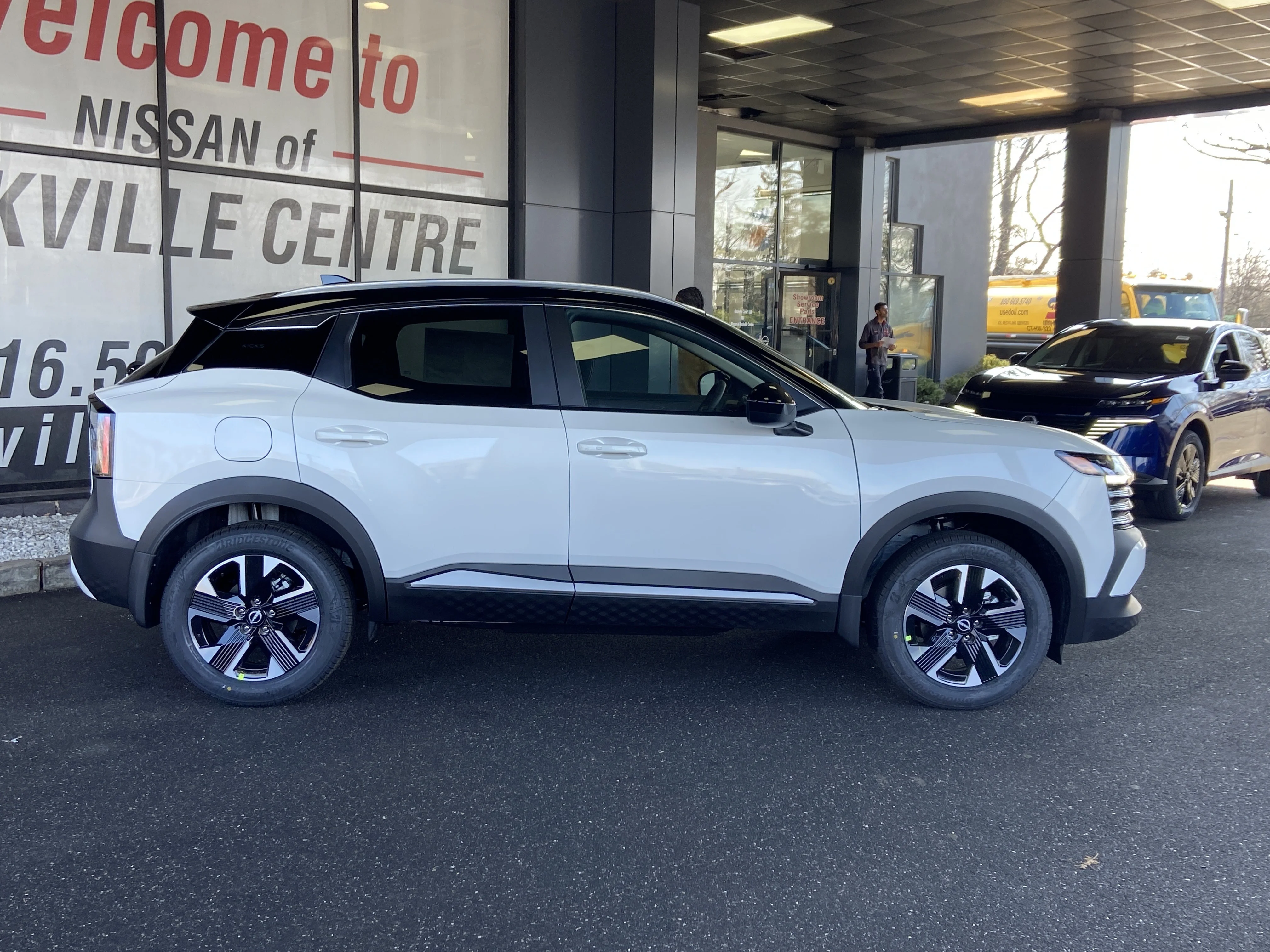 New 2026 Aspen White Tricoat/Super Black Nissan SV image 4
