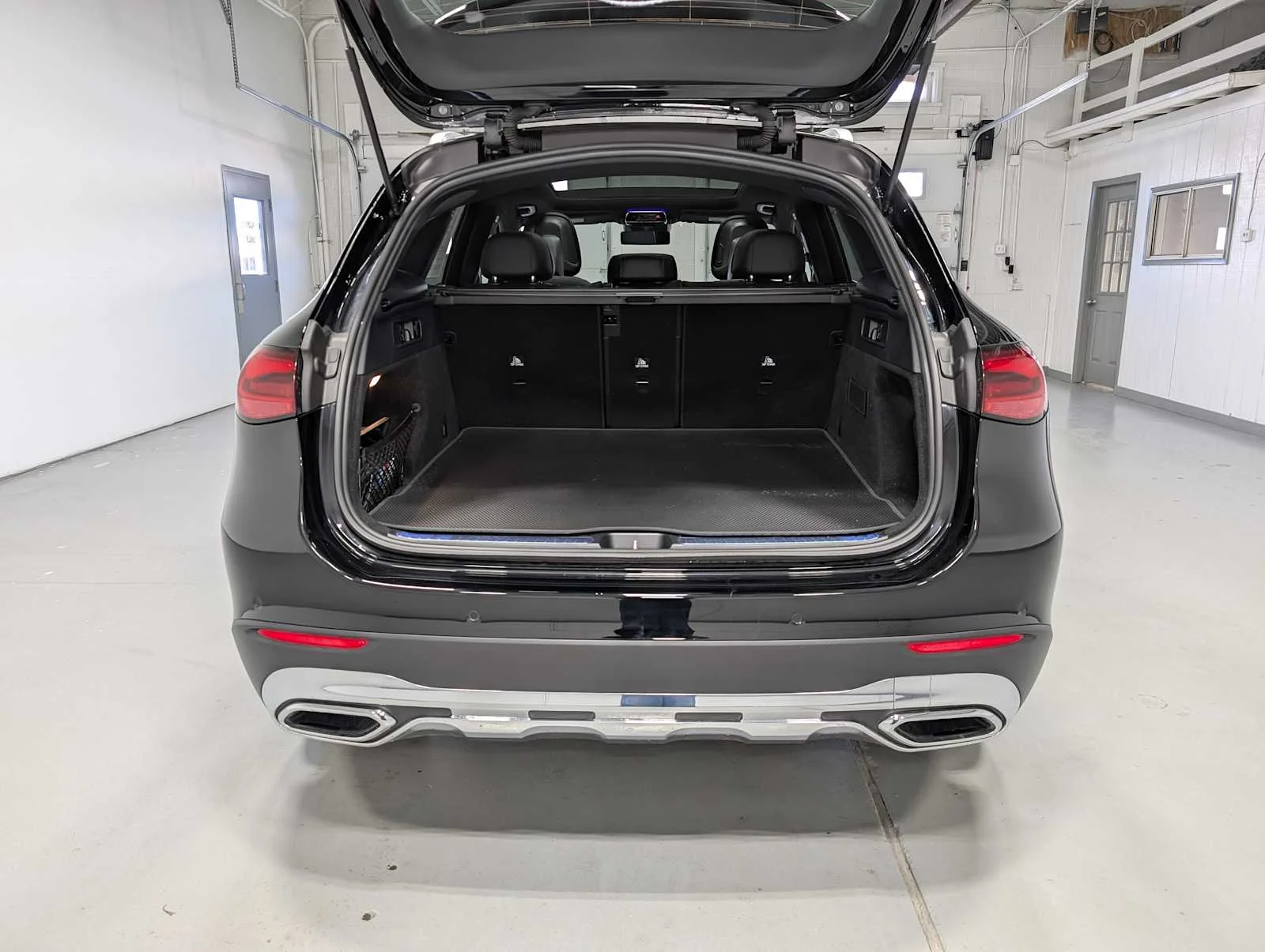 Used 2026 Black Mercedes-Benz GLC 300 image 40