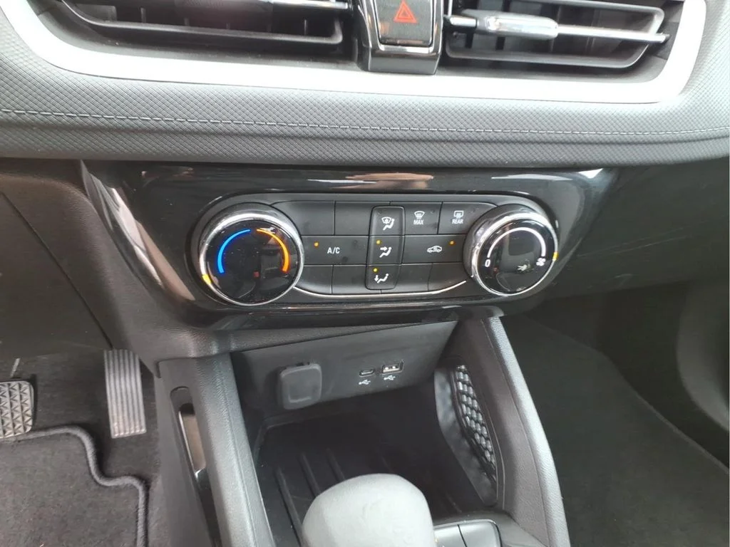 Used 2024 White Chevrolet LT image 27