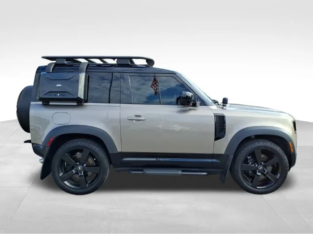 Used 2023 Gray Land Rover V8 image 14