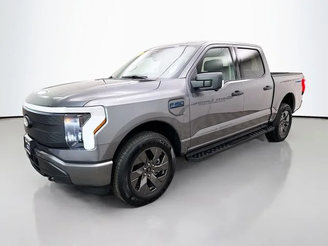 Used 2024 Gray Metallic Ford XLT image 3