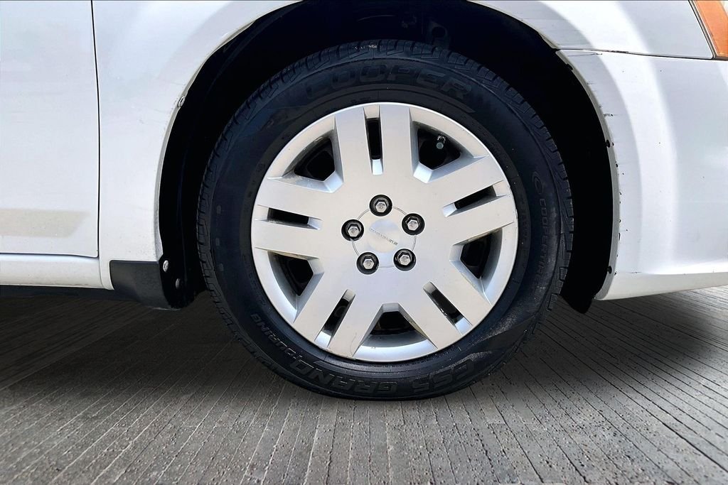 Used 2013 White Dodge SE image 9