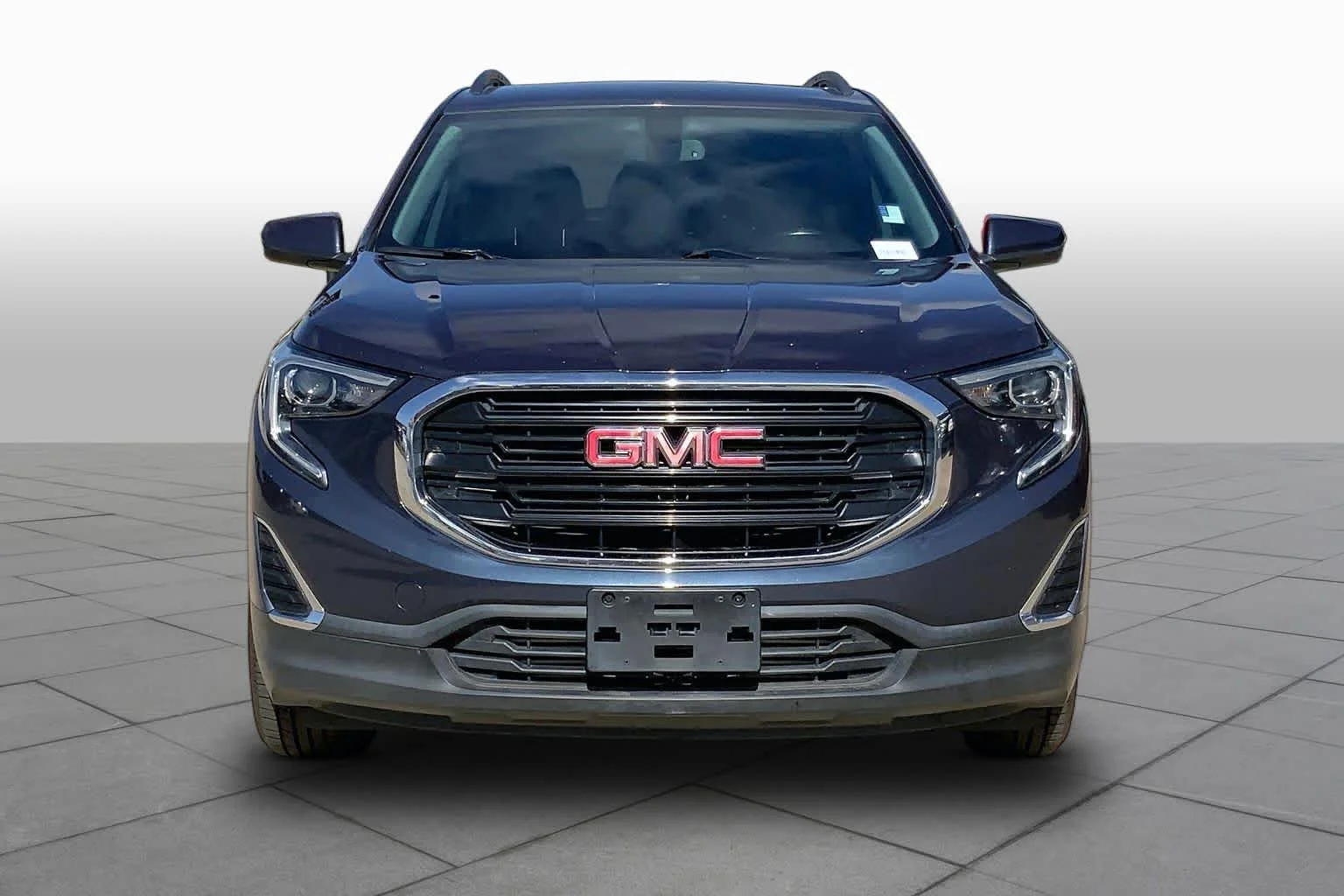 Used 2019 BLUE STEEL METALLIC GMC SLE image 4