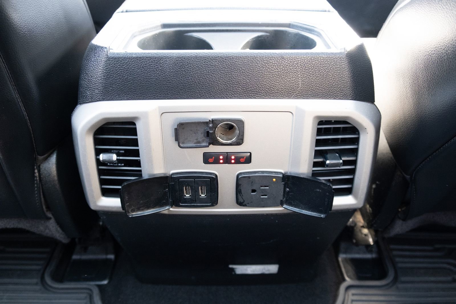 Used 2019  Ford Lariat image 17