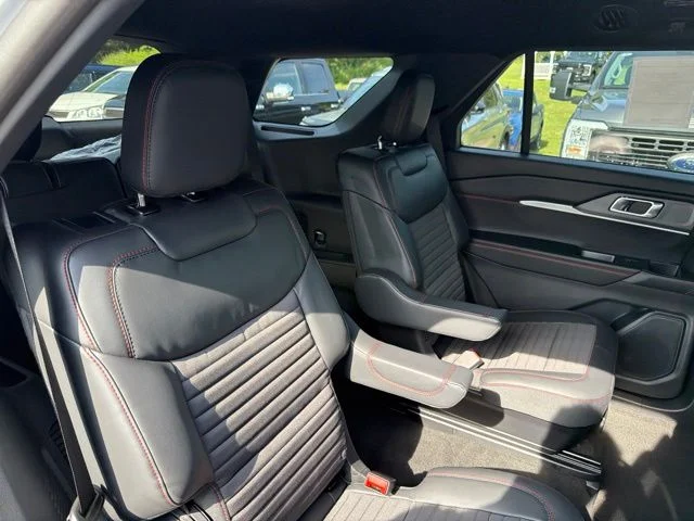 New 2026 Space White Metallic Ford ST-Line image 40