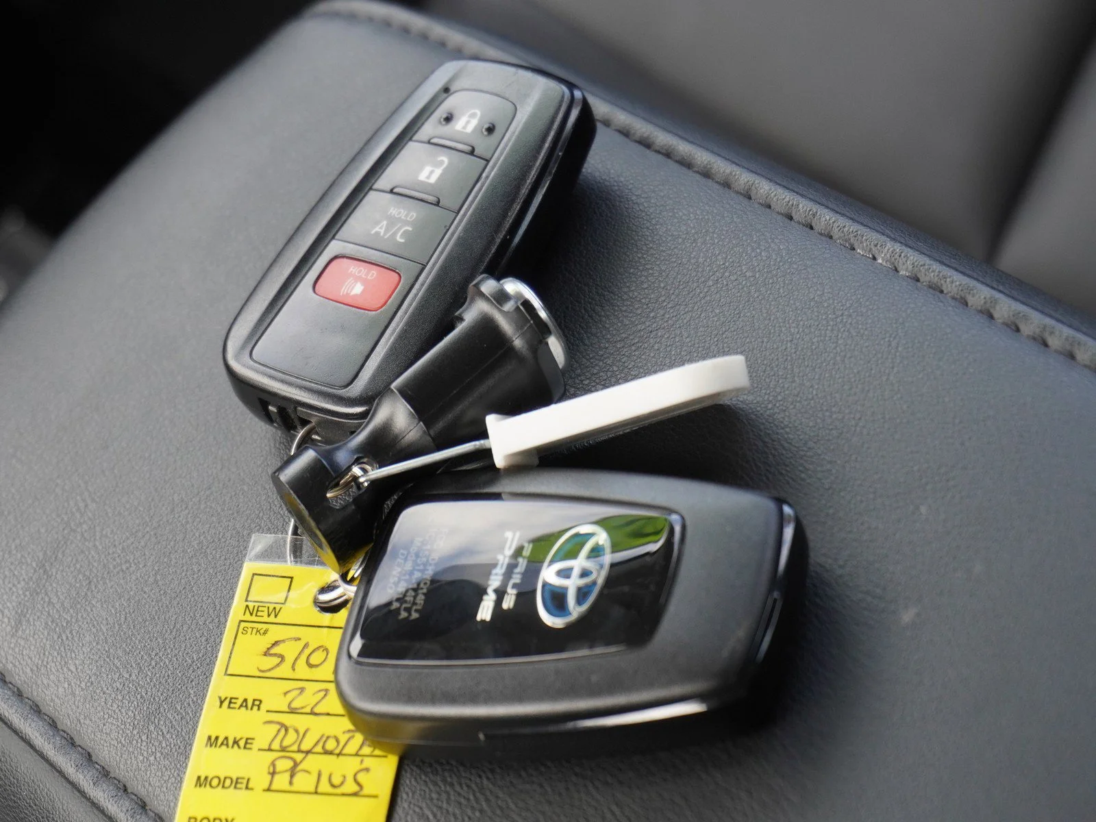 Certified Used 2022 Wind Chill Pearl Toyota XLE image 19