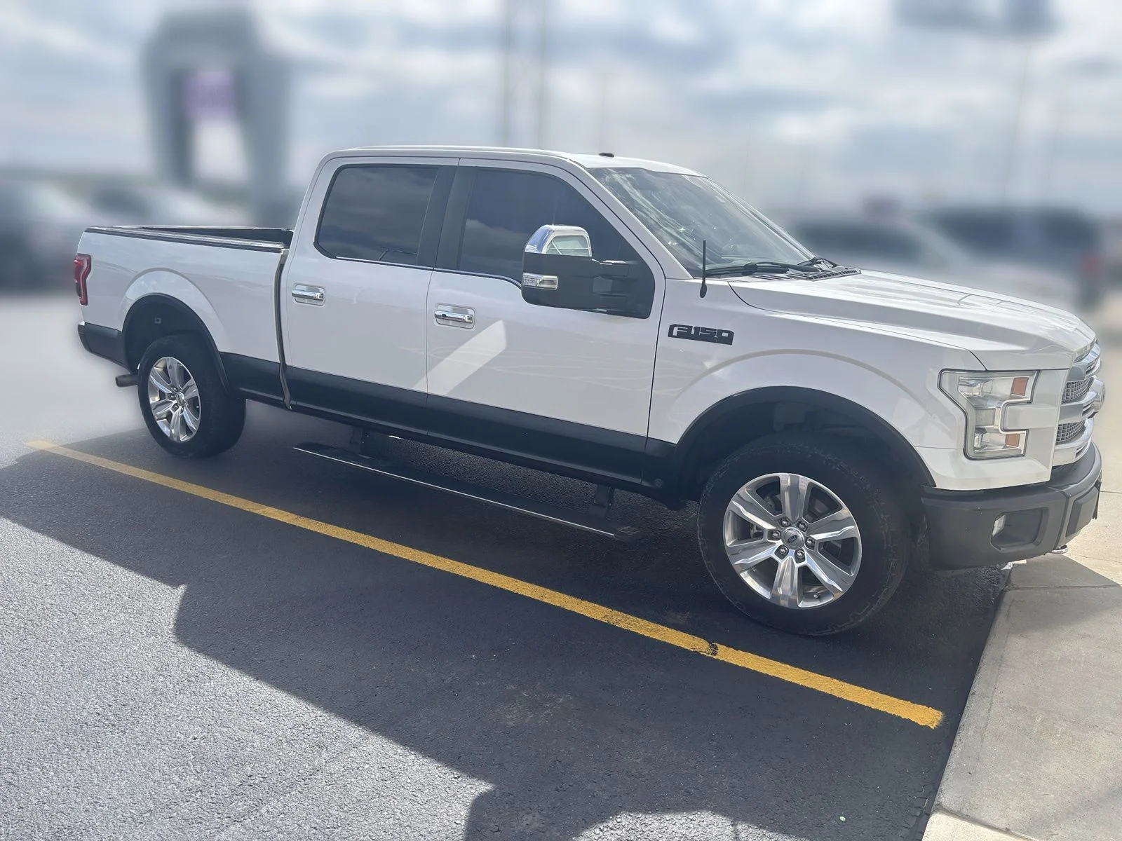 Used 2017 White Ford XL image 3
