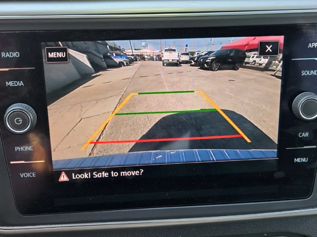 Used 2019  Volkswagen 2.0T SE image 14