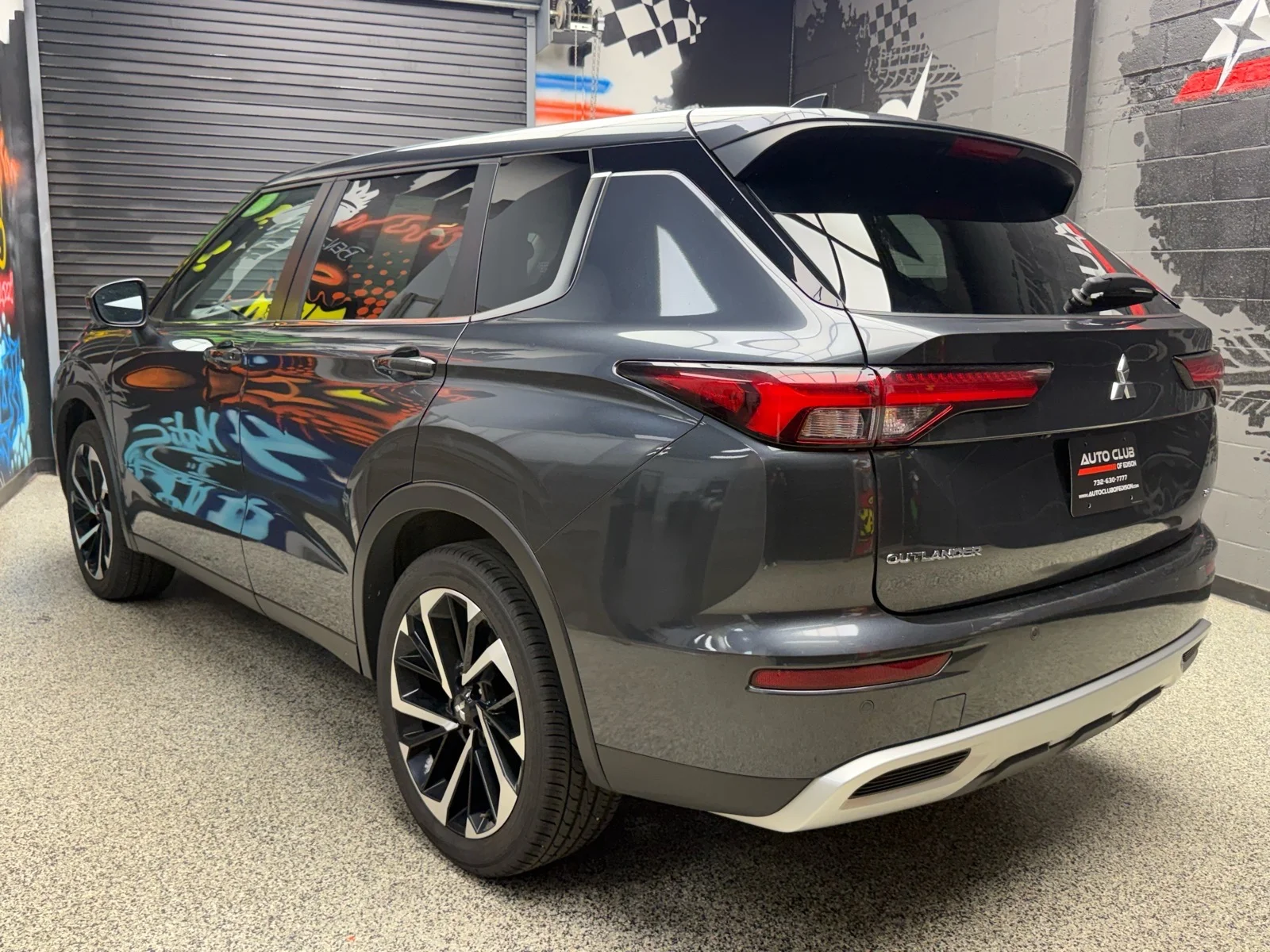 Used 2024 Graphite Gray Metallic (u28) Mitsubishi SE image 4
