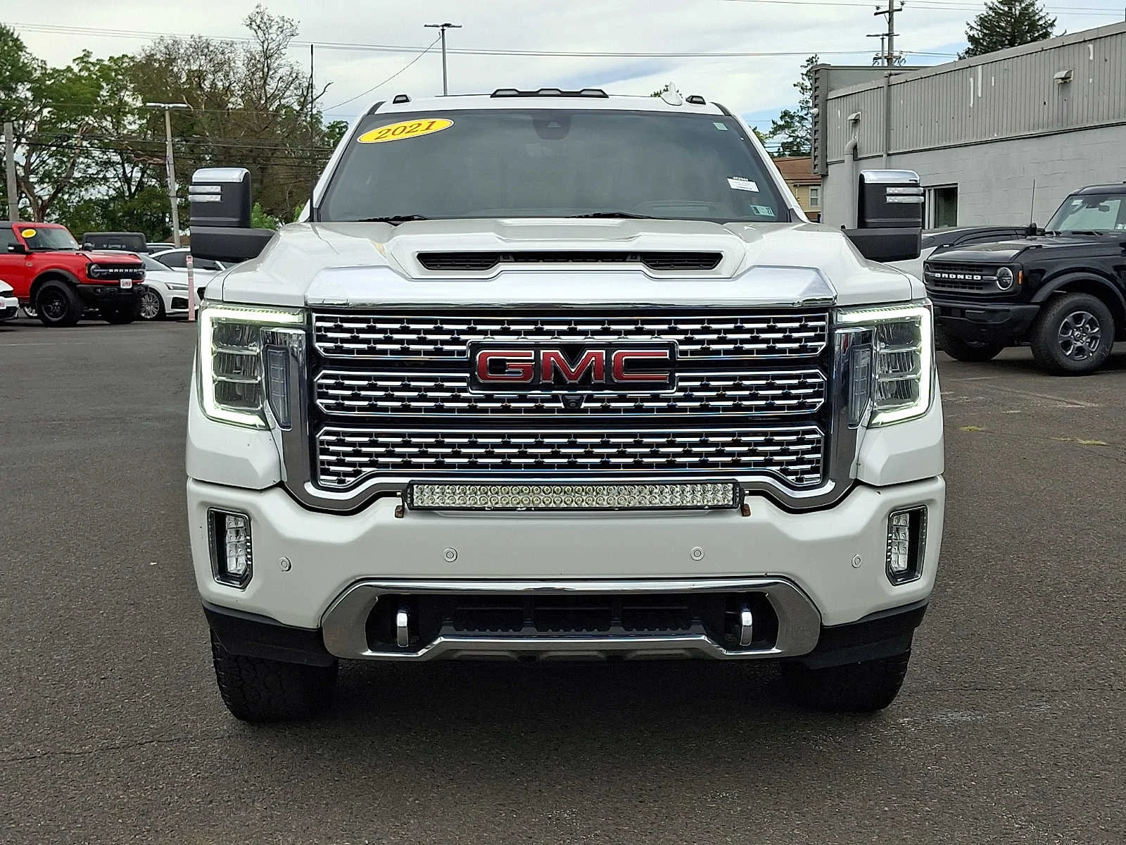 Used 2021 Summit White GMC Denali image 2