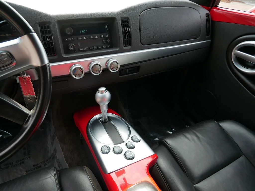 2004 Chevrolet SSR LS - Photo 13