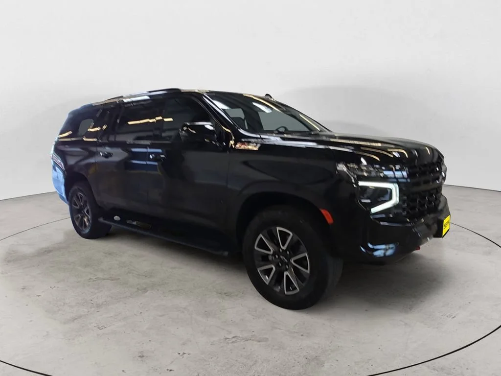 Used 2023 Black Chevrolet Z71 image 3