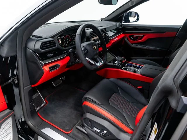 Used 2025 Black Lamborghini SE image 9