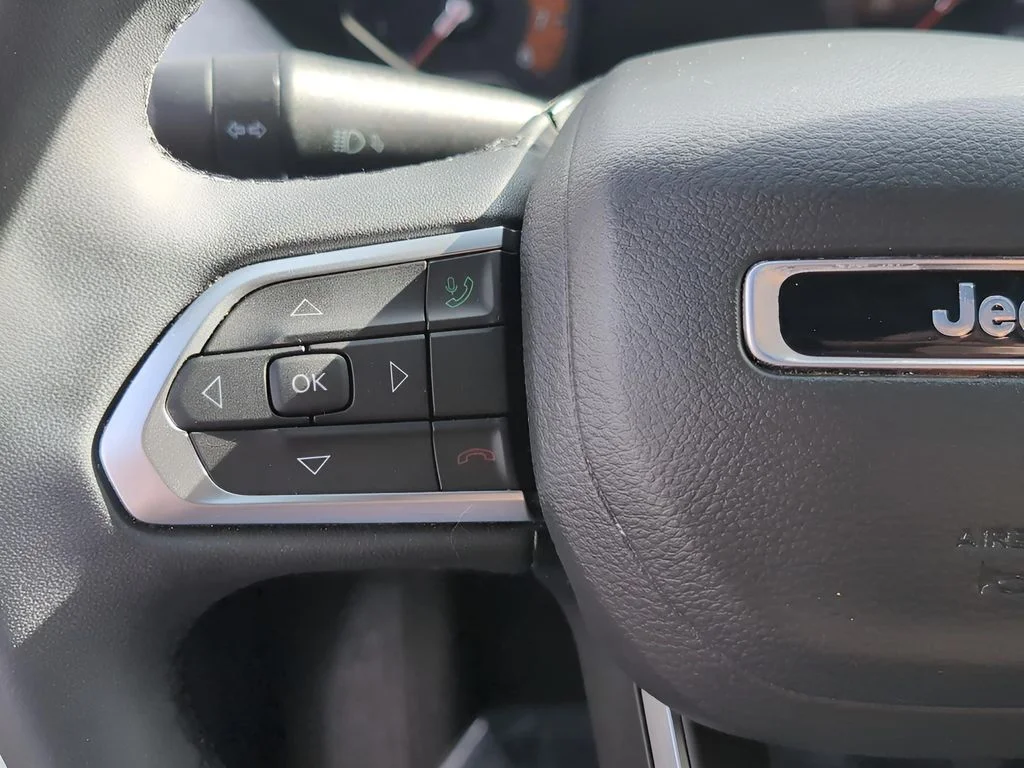 Used 2024 Bright White Clearcoat Jeep Latitude image 14