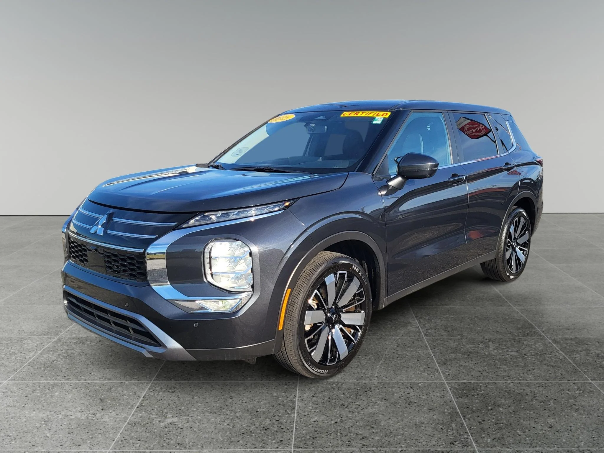 Used 2025 Cosmic Blue Metallic Mitsubishi SE image 1