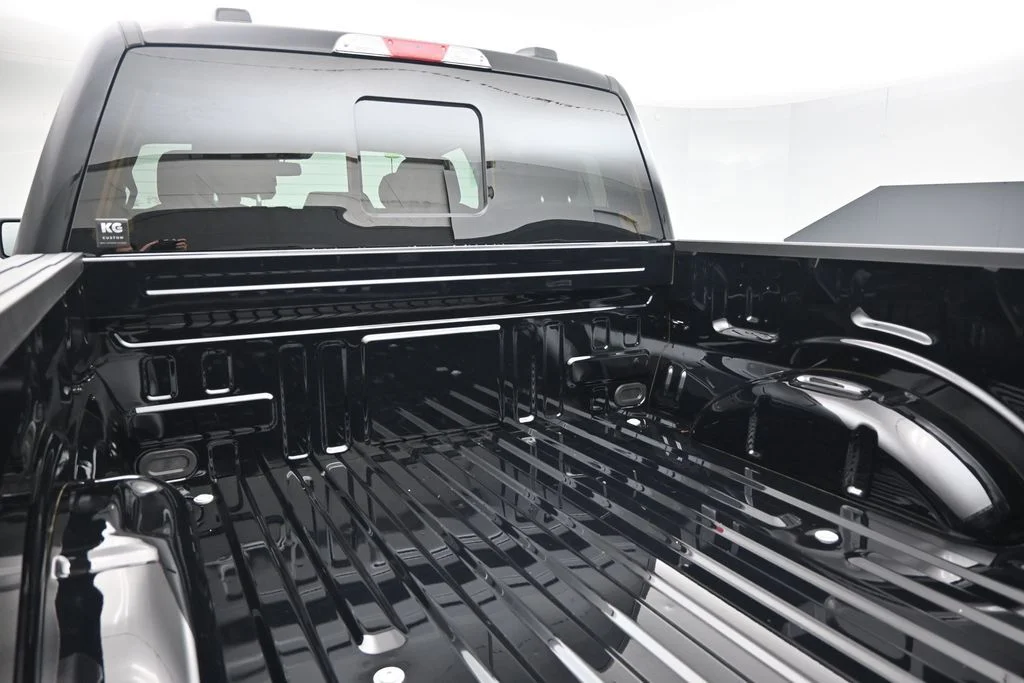 New 2026 Agate Black Metallic Ford XLT image 22