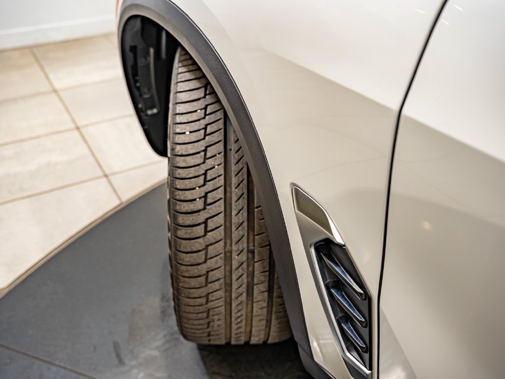 Used 2024 Mineral White Metallic BMW xDrive40i image 50