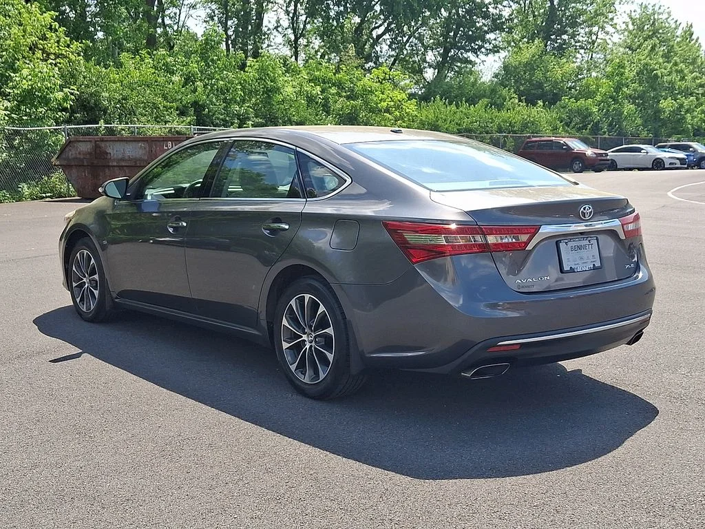 Used 2016 Gray Toyota XLE Premium image 4