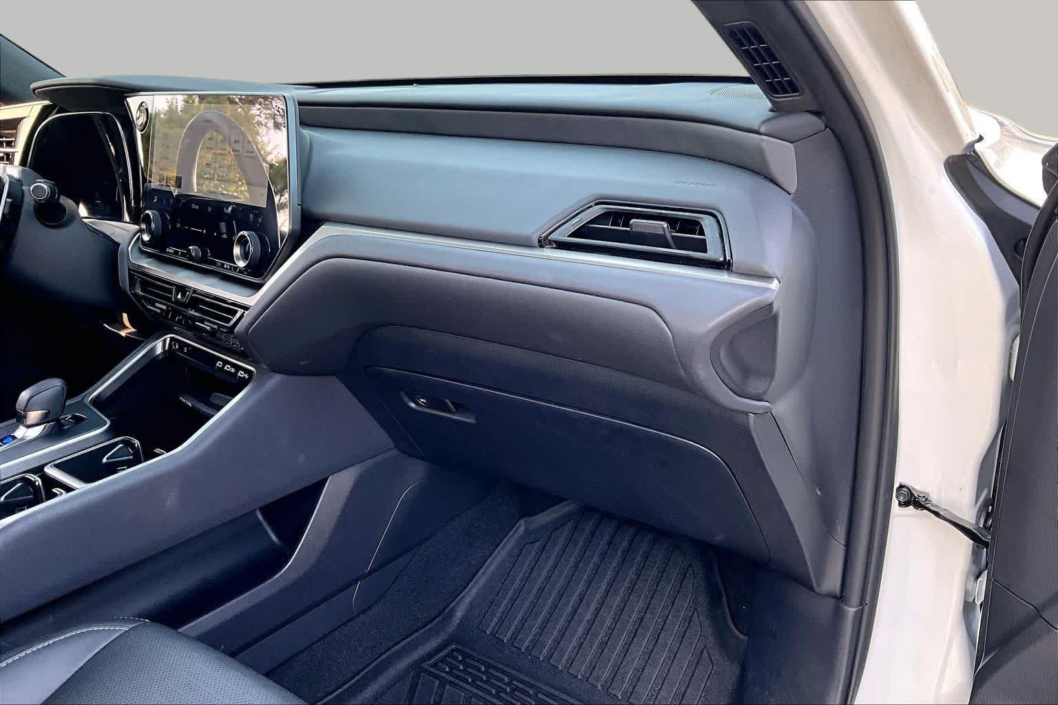 Used 2025 Wind Chill Pearl Lexus Premium image 19