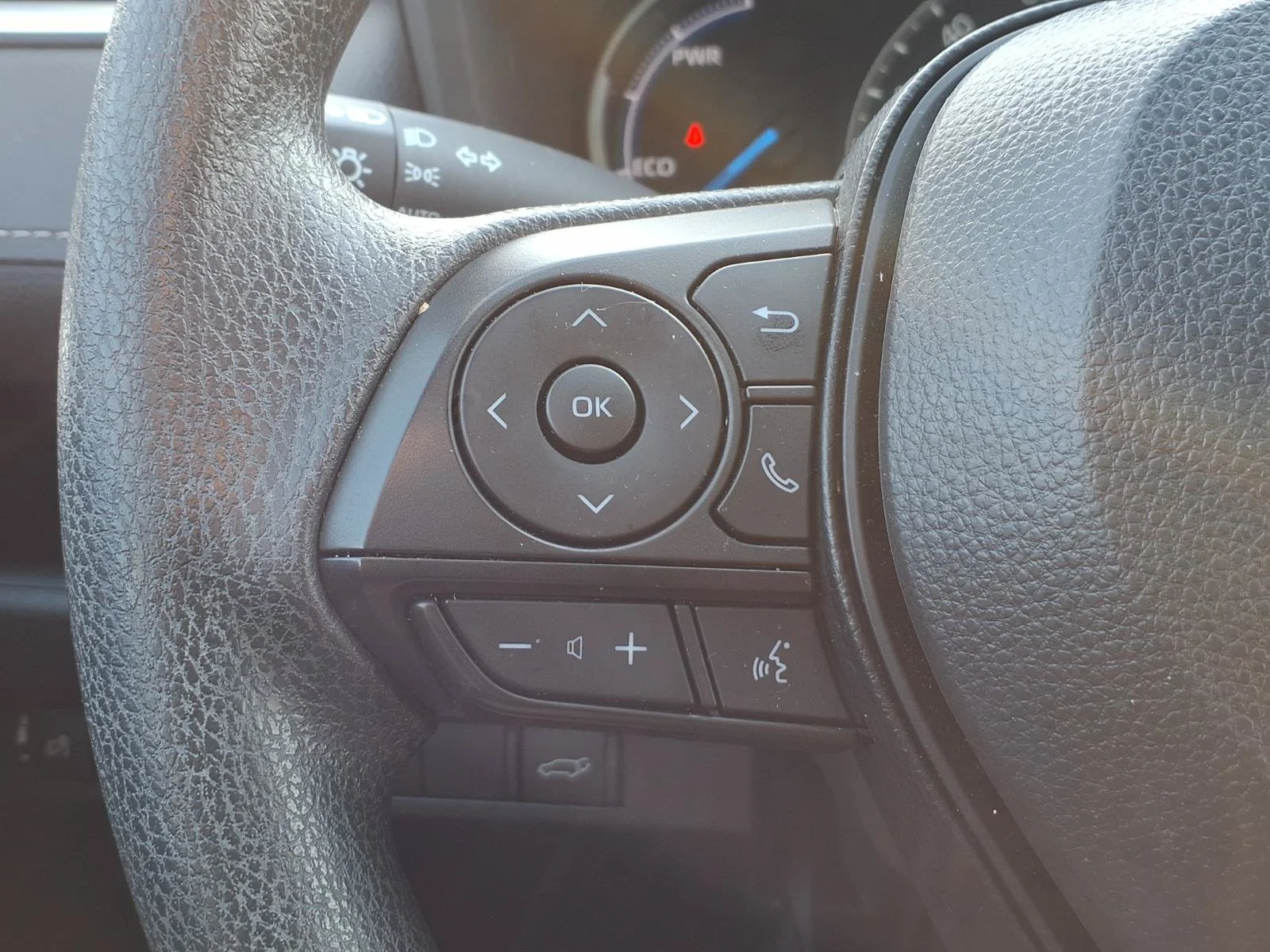 Certified Used 2025 Ice Toyota Hybrid XLE image 15