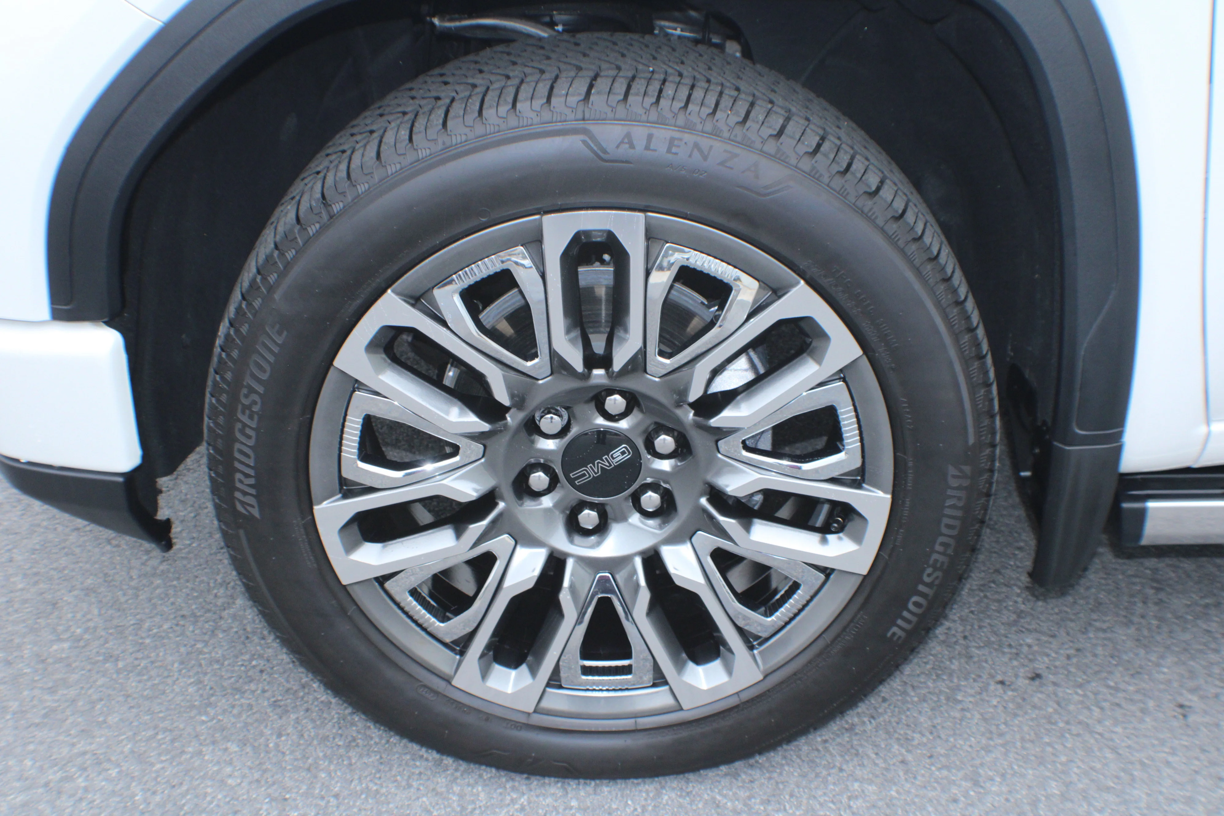 Certified Used 2025 White Frost Tricoat GMC Denali Ultimate image 5