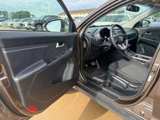 Used 2013 Brown Kia LX image 8