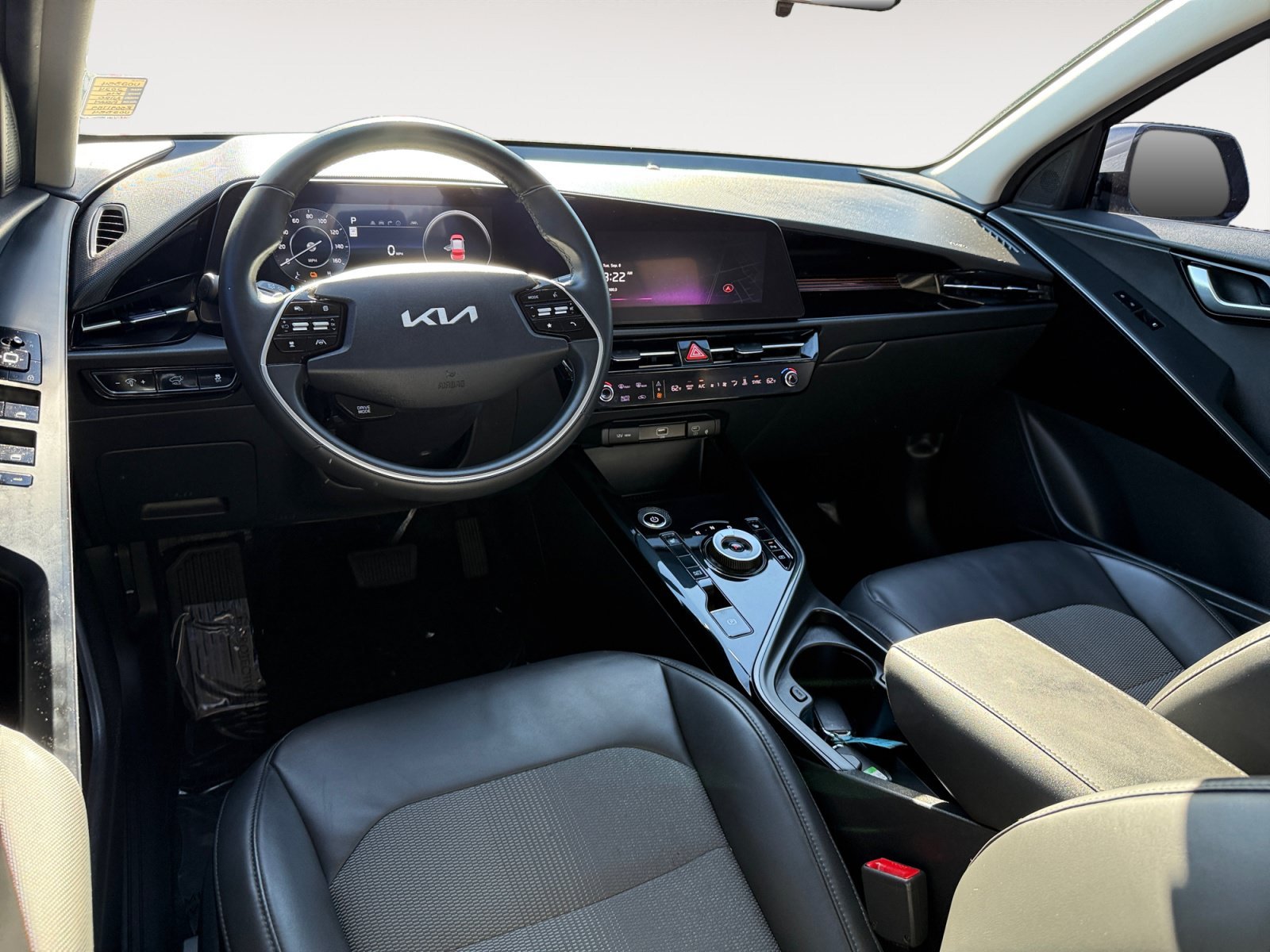 Used 2024 Steel Gray Kia Wind image 15