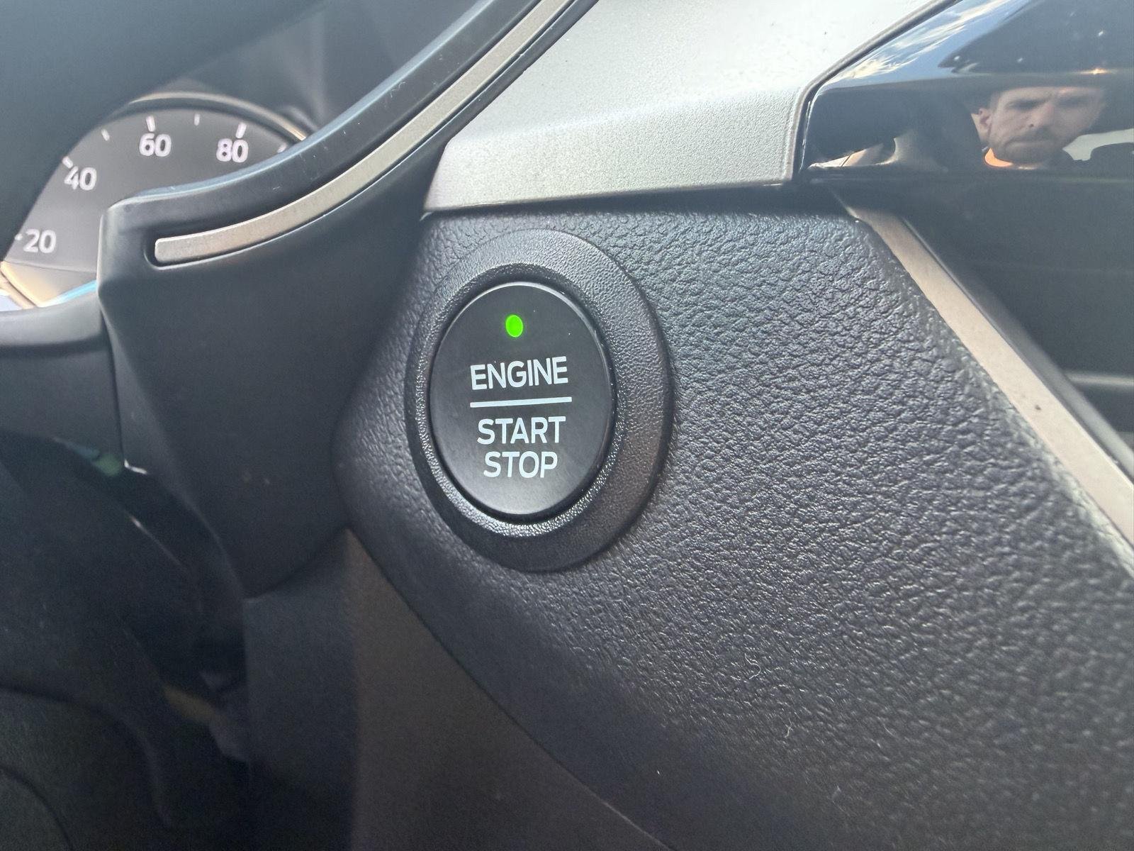 Used 2022 Oxford White Ford SE Hybrid image 25