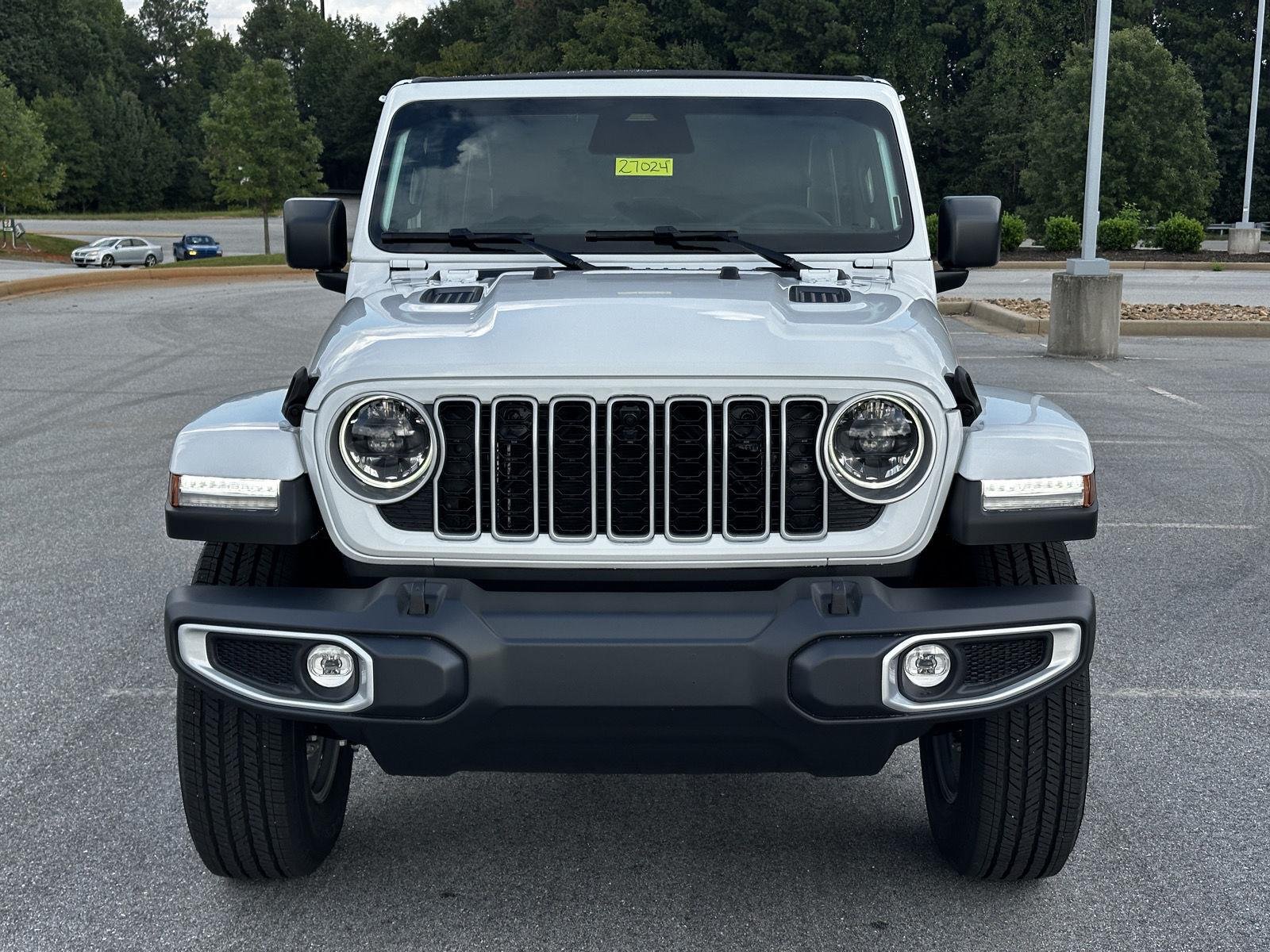 New 2027 Bright White Clear-Coat Paint Jeep Sahara image 3