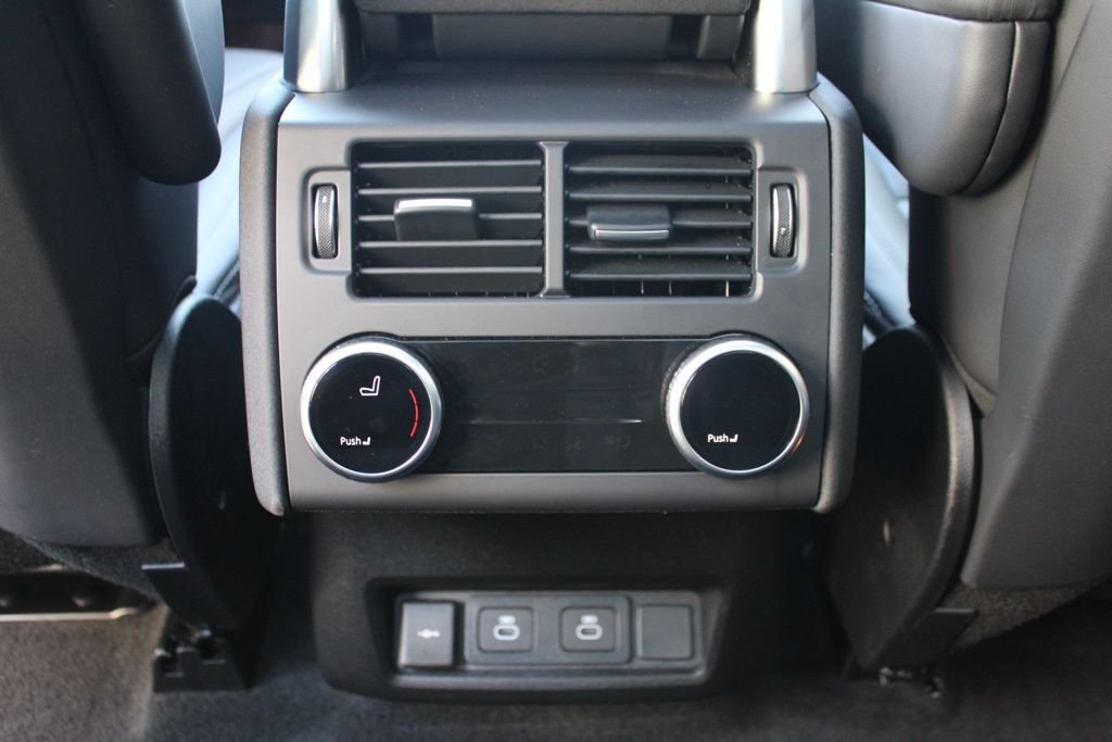 Used 2025  Land Rover Dynamic SE image 36