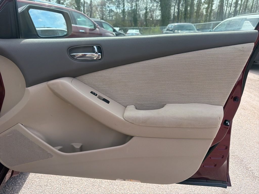 Used 2011 Red Nissan 2.5 S image 26