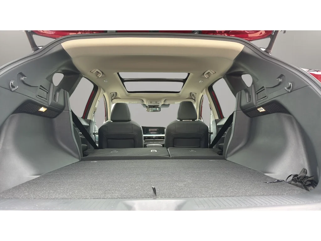 Used 2026 Scarlet Ember Tintcoat Nissan SL image 17