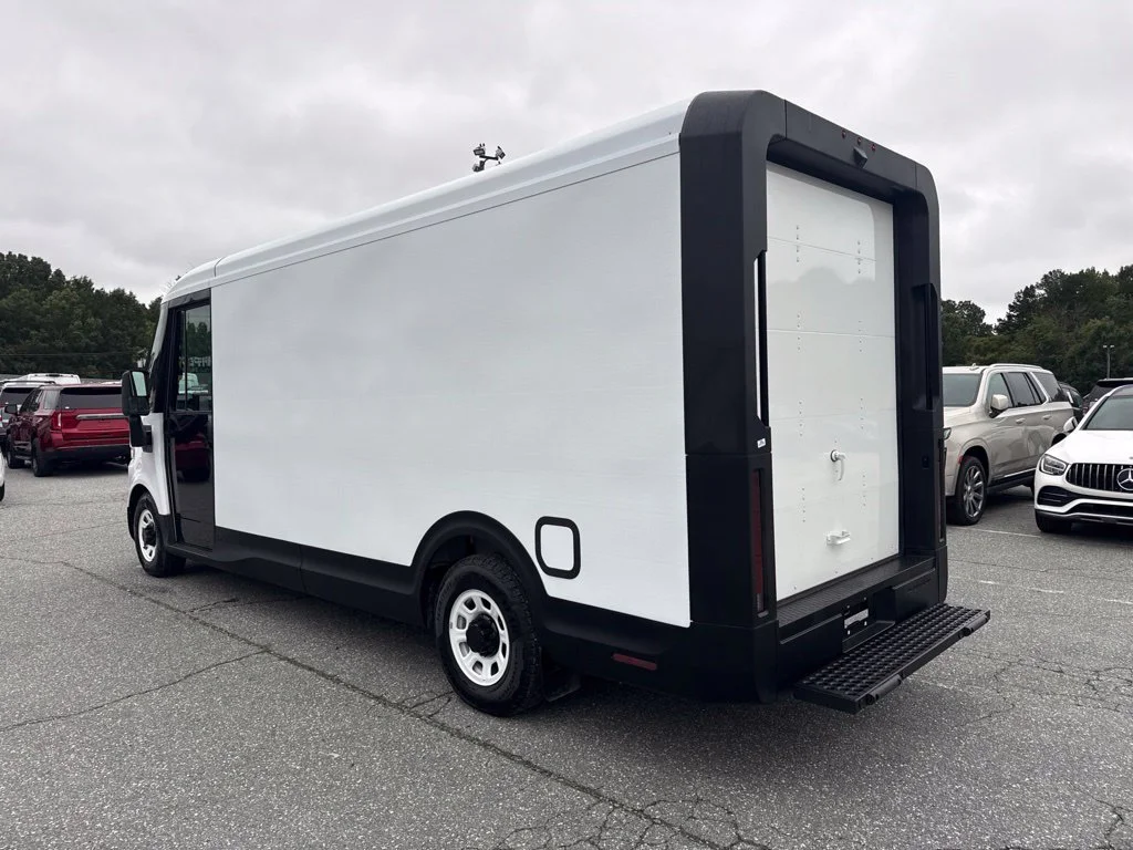 Used 2025 White Chevrolet 600 image 3