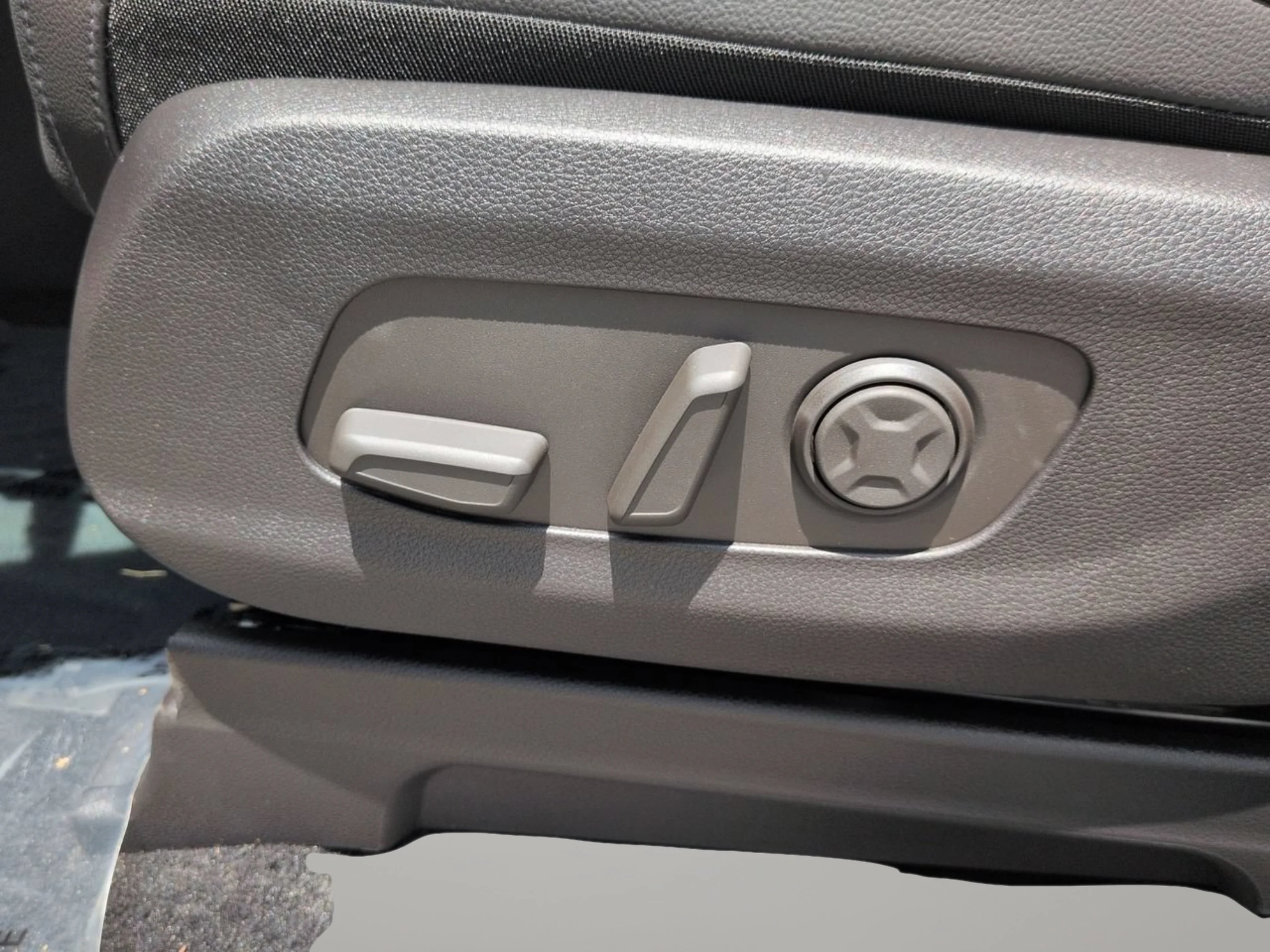 New 2027 Ivory Silver Kia SX Prestige image 30