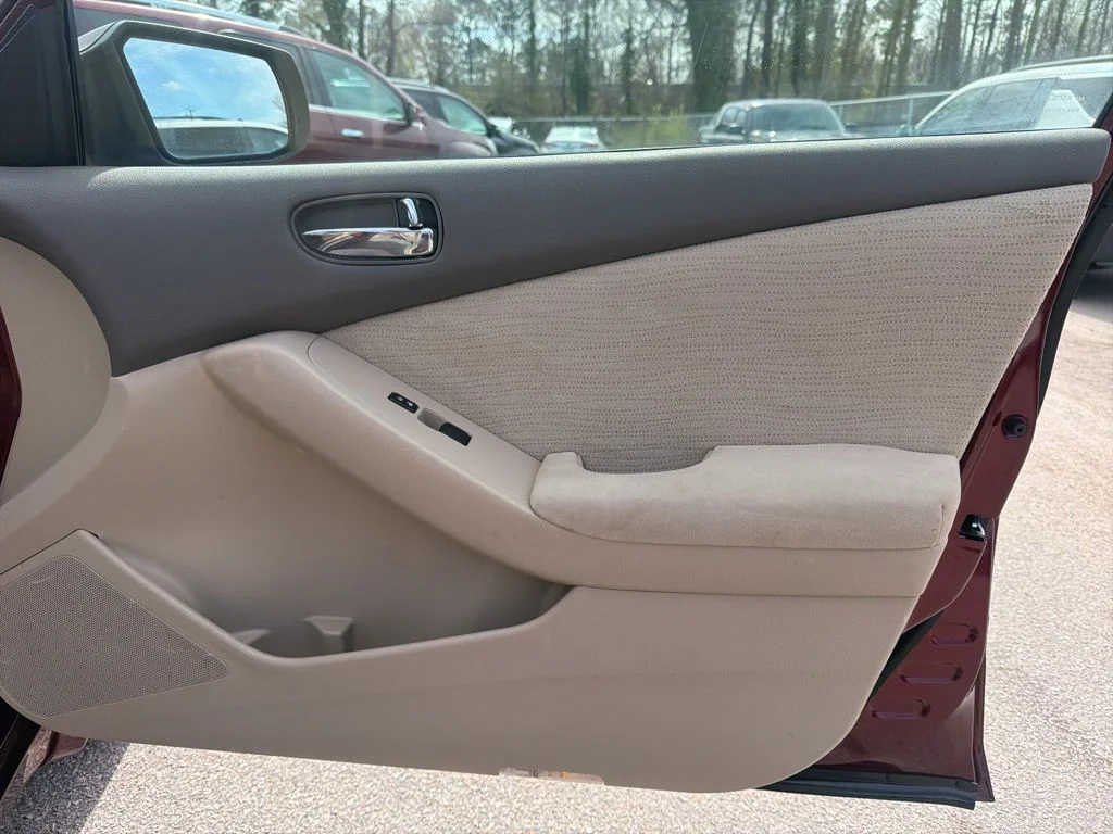Used 2011 Red Nissan 2.5 S image 26