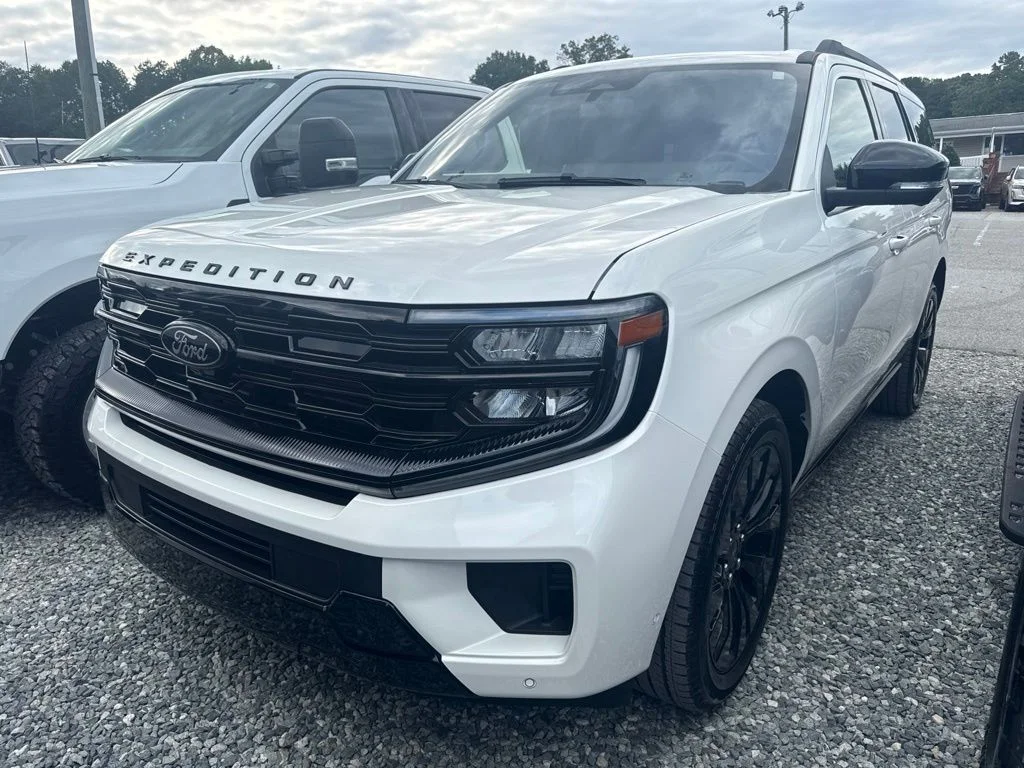 Used 2025 White Ford Platinum image 1