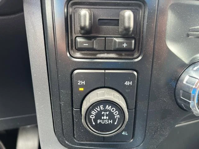 New 2026 Agate Black Metallic Ford XLT image 23