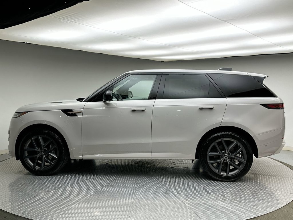 Used 2025  Land Rover Dynamic SE image 10