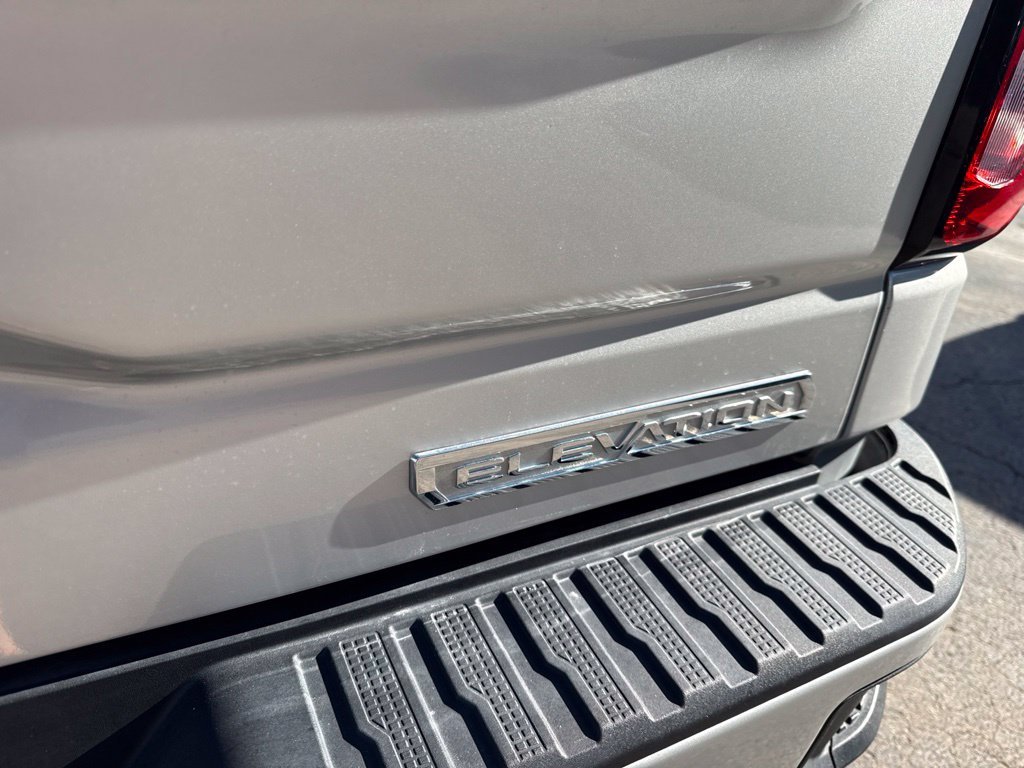 Used 2021 Silver GMC Elevation image 17