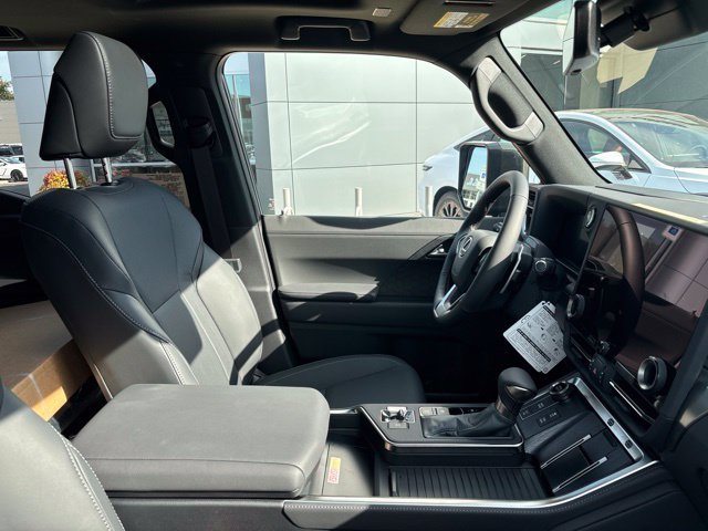 New 2026 Nori Green Pearl Lexus  550 PREMIUM+ image 10