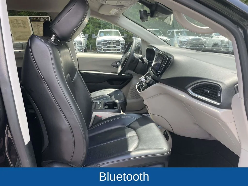Used 2023 Black Chrysler Touring L image 16