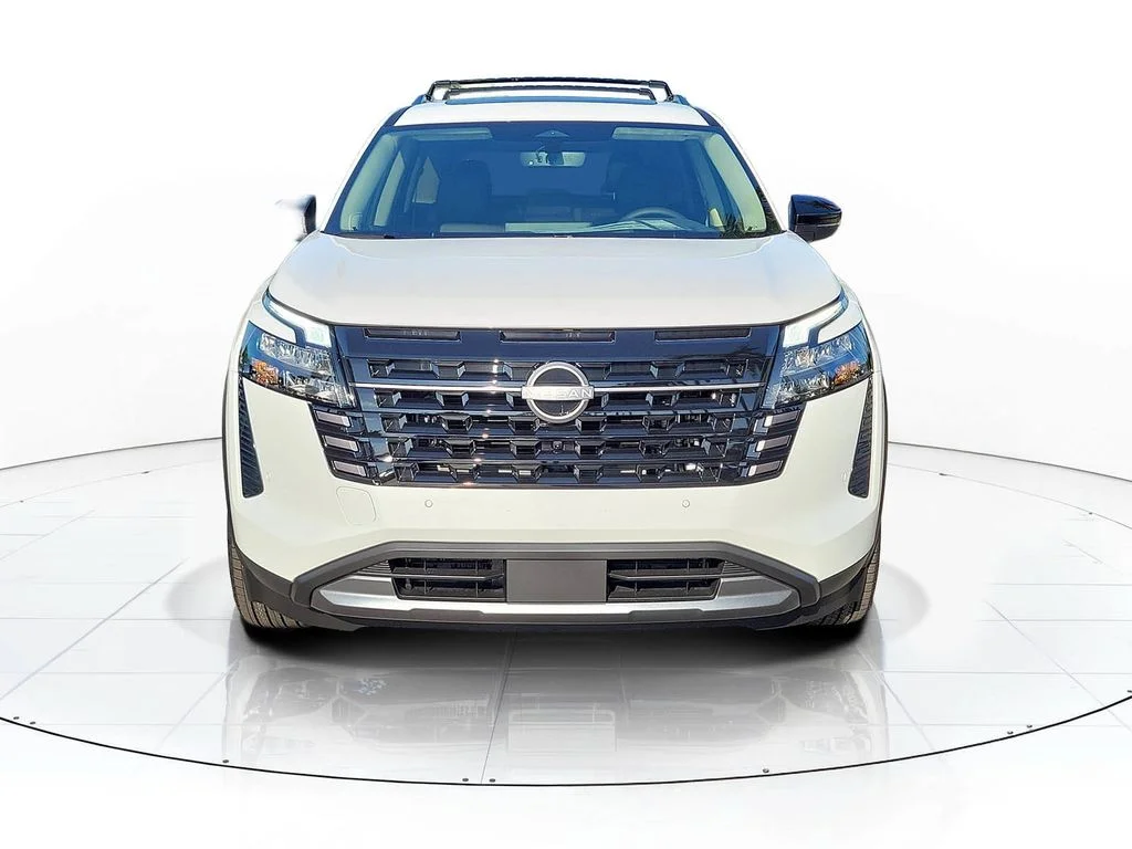 New 2026 White Nissan Platinum image 3