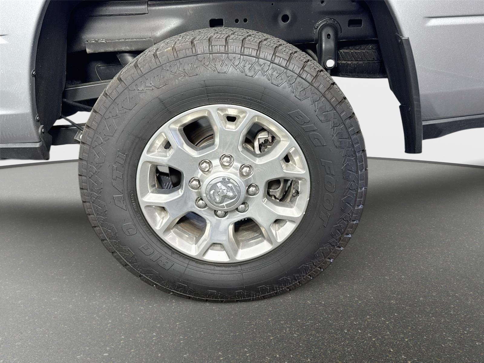Used 2024 Billet Silver Metallic Clearcoat Ram Laramie image 28